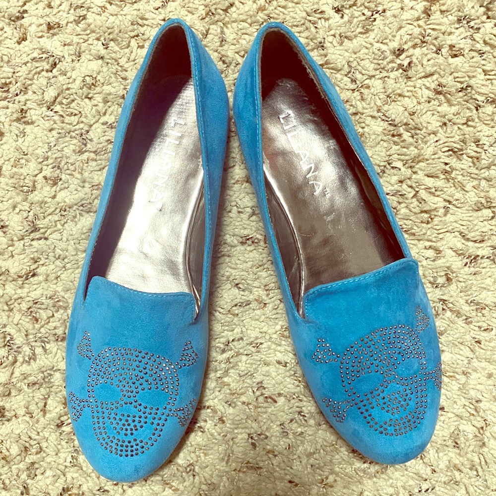 Gorgeous blue Flat loafers.
